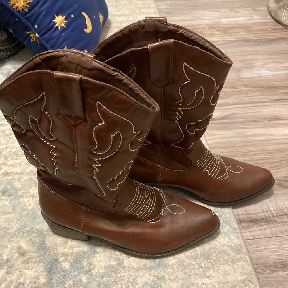 brown cowgirl boots